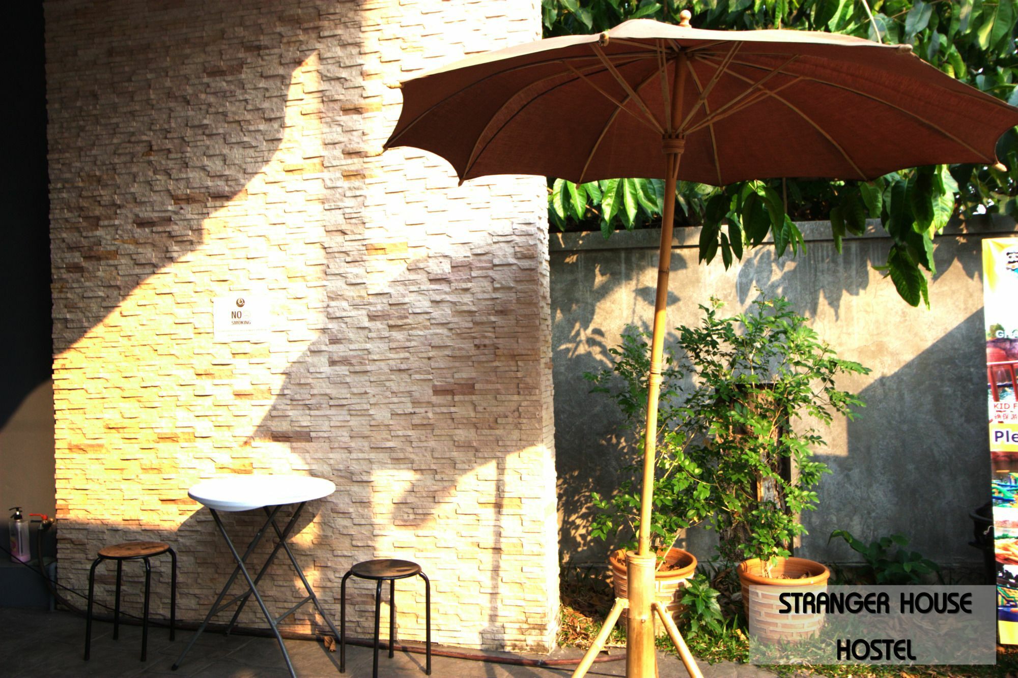 Stranger House Vandrerhjem Chiang Mai Eksteriør bilde